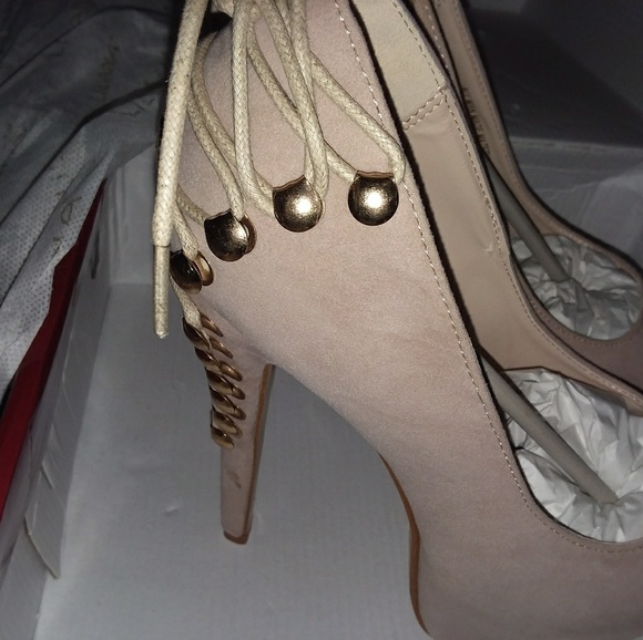 ☄️Nude Beige Corset Back Lace Up Gold Studded Heel - Picture 3 of 8